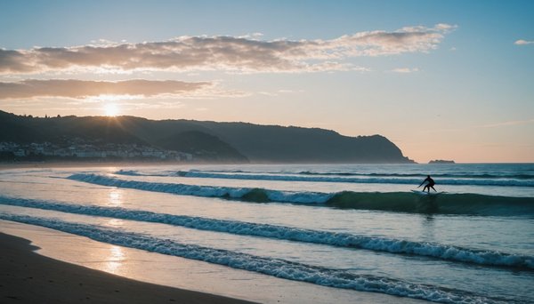 Surf à Hendaye : Découvrez la Meilleure Plage pour les Amateurs de Vagues et d'Aventures Aquatiques !